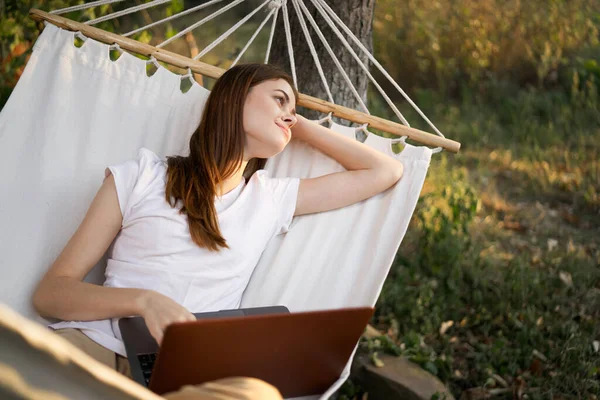 Mengakhiri Minggu dengan Rasa Hadir